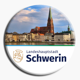 Dom - Eines der bedeutendsten Wahrzeichen der Stadt und ein Meisterwerk der norddeutschen Backsteingotik. Erbaut im 13. Jahrhundert und mit seinem hohen Turm die Silhouette Schwerins.