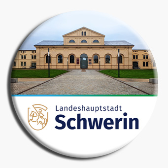 Marstall - Der Marstall gehörte zum großherzoglichen Schlossensemble. Er diente einst als Hofstall und wird heute für kulturelle und gastronomische Zwecke genutzt.