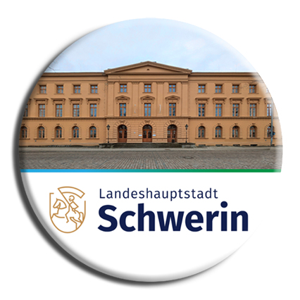 Großherzogliches Amtshaus - Das monumentale Verwaltungsgebäude liegt in nordwestlicher Lage zur Altstadt direkt am Pfaffenteich. Das Bauwerk wurde von 1842 -1845 errichtet.