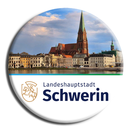 Dom - Eines der bedeutendsten Wahrzeichen der Stadt und ein Meisterwerk der norddeutschen Backsteingotik. Erbaut im 13. Jahrhundert und mit seinem hohen Turm die Silhouette Schwerins.
