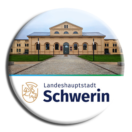 Marstall - Der Marstall gehörte zum großherzoglichen Schlossensemble. Er diente einst als Hofstall und wird heute für kulturelle und gastronomische Zwecke genutzt.